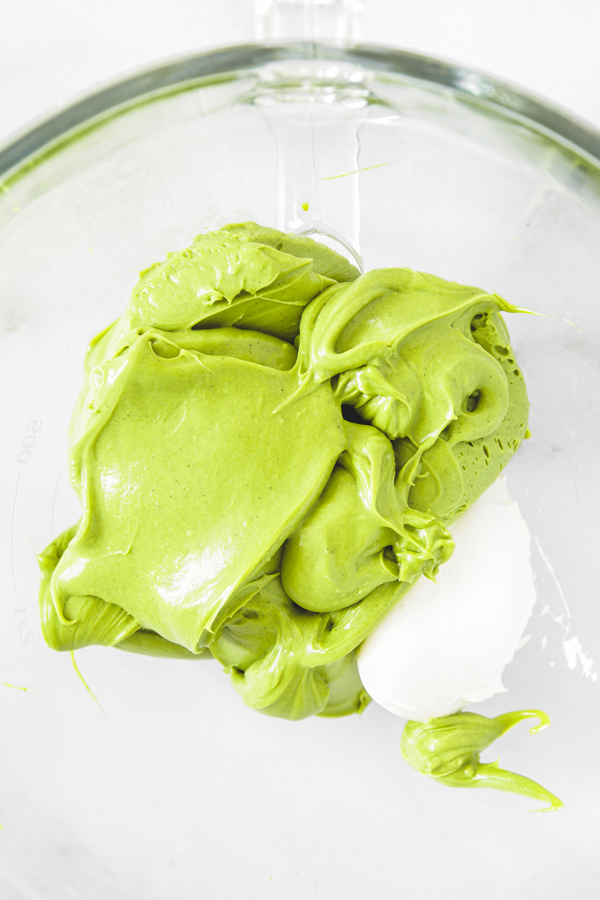 récipient avec ganache pistache et mascarpone