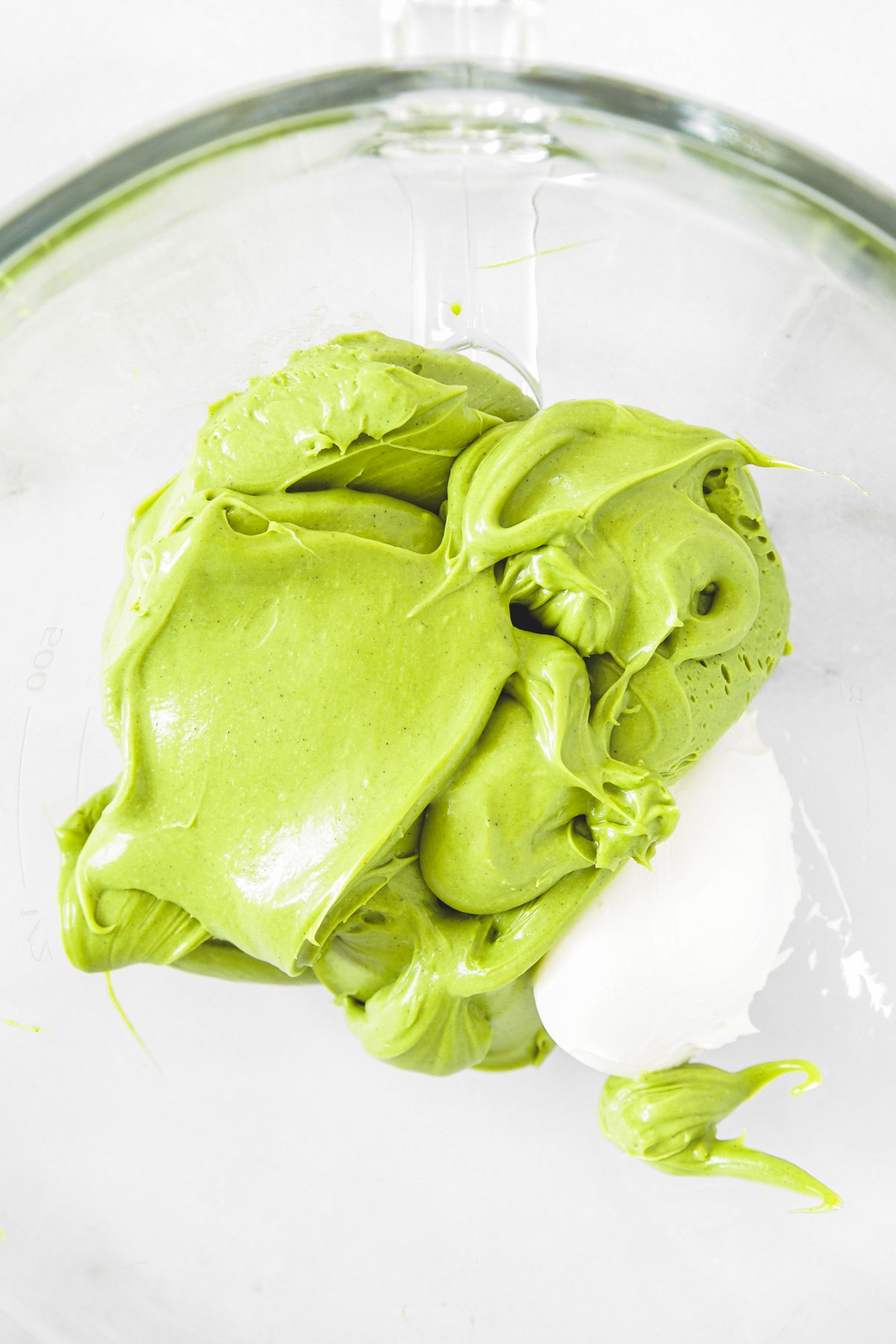 récipient avec ganache pistache et mascarpone