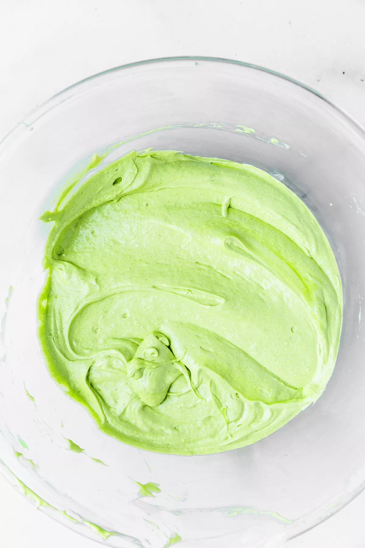 récipient avec pâte verte