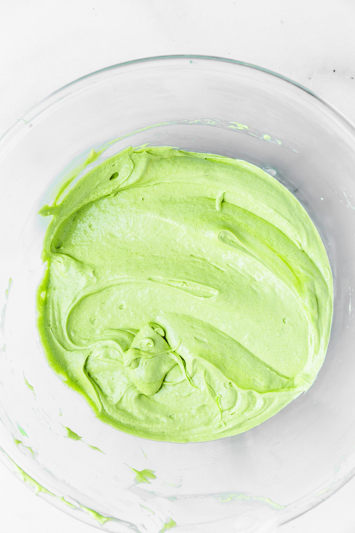 récipient avec pâte verte
