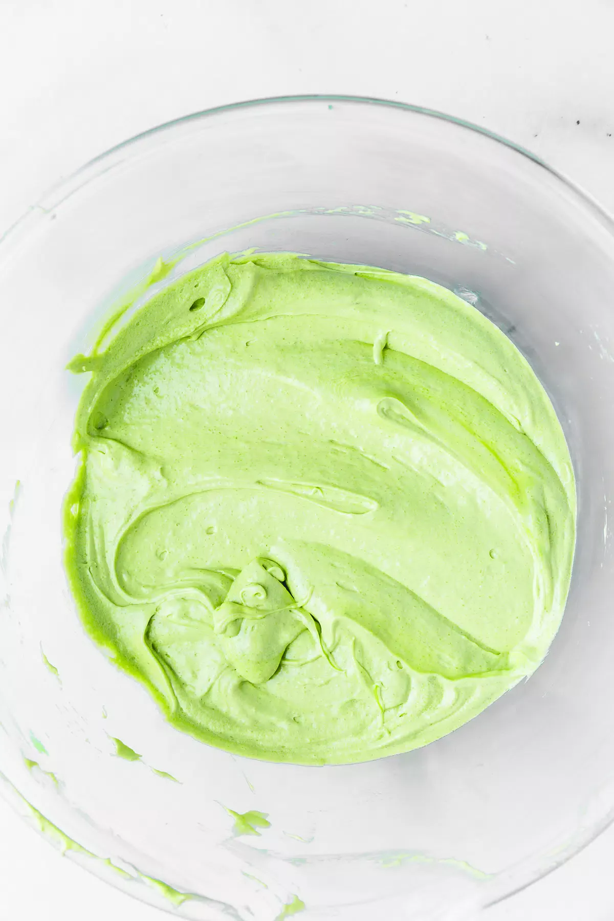récipient avec pâte verte
