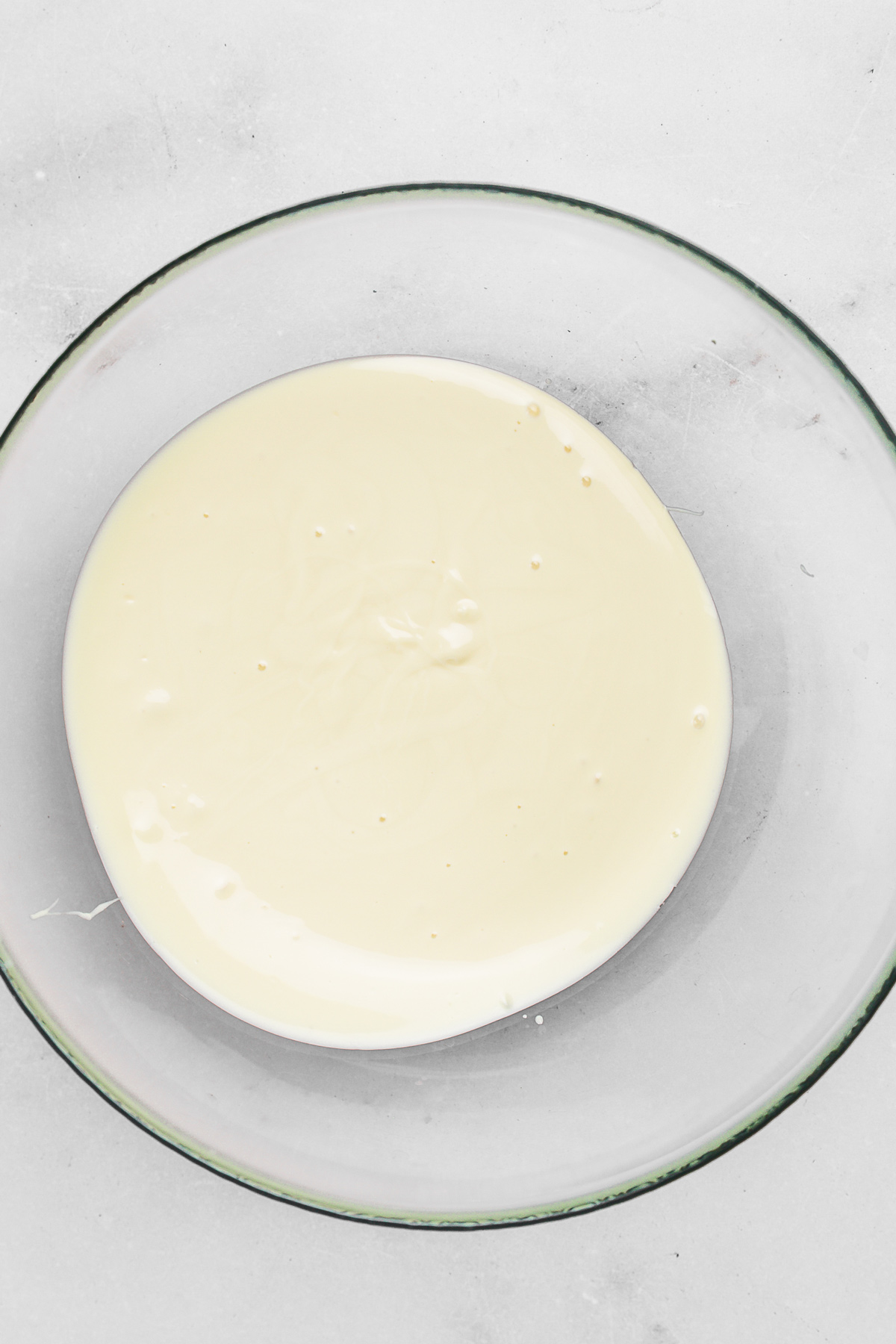 saladier avec chocolat fondu