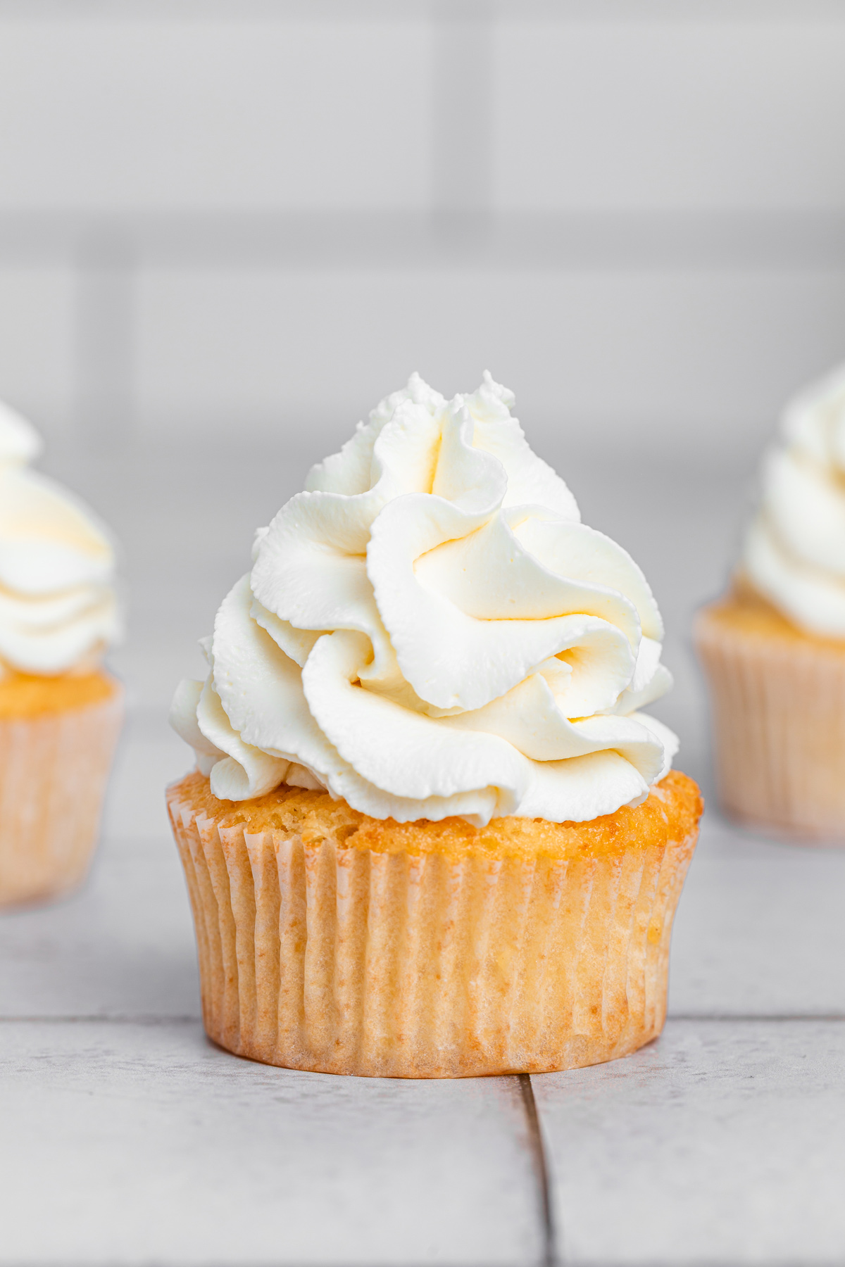 vanilla cupcakes with mascarpone frosting