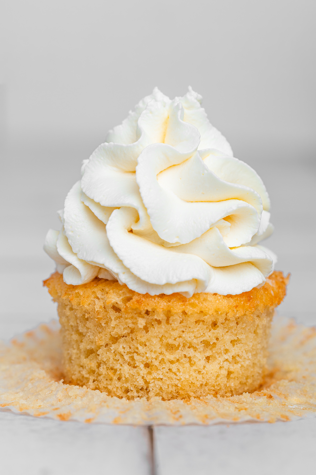 cupcakes topped with vanilla mascarpone frosting
