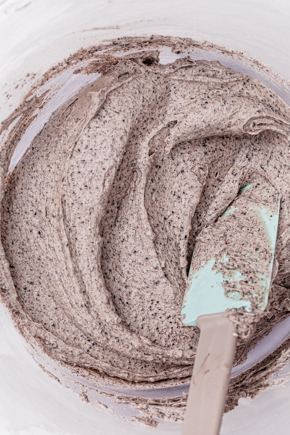 smooth oreo buttercream frosting ready to pipe