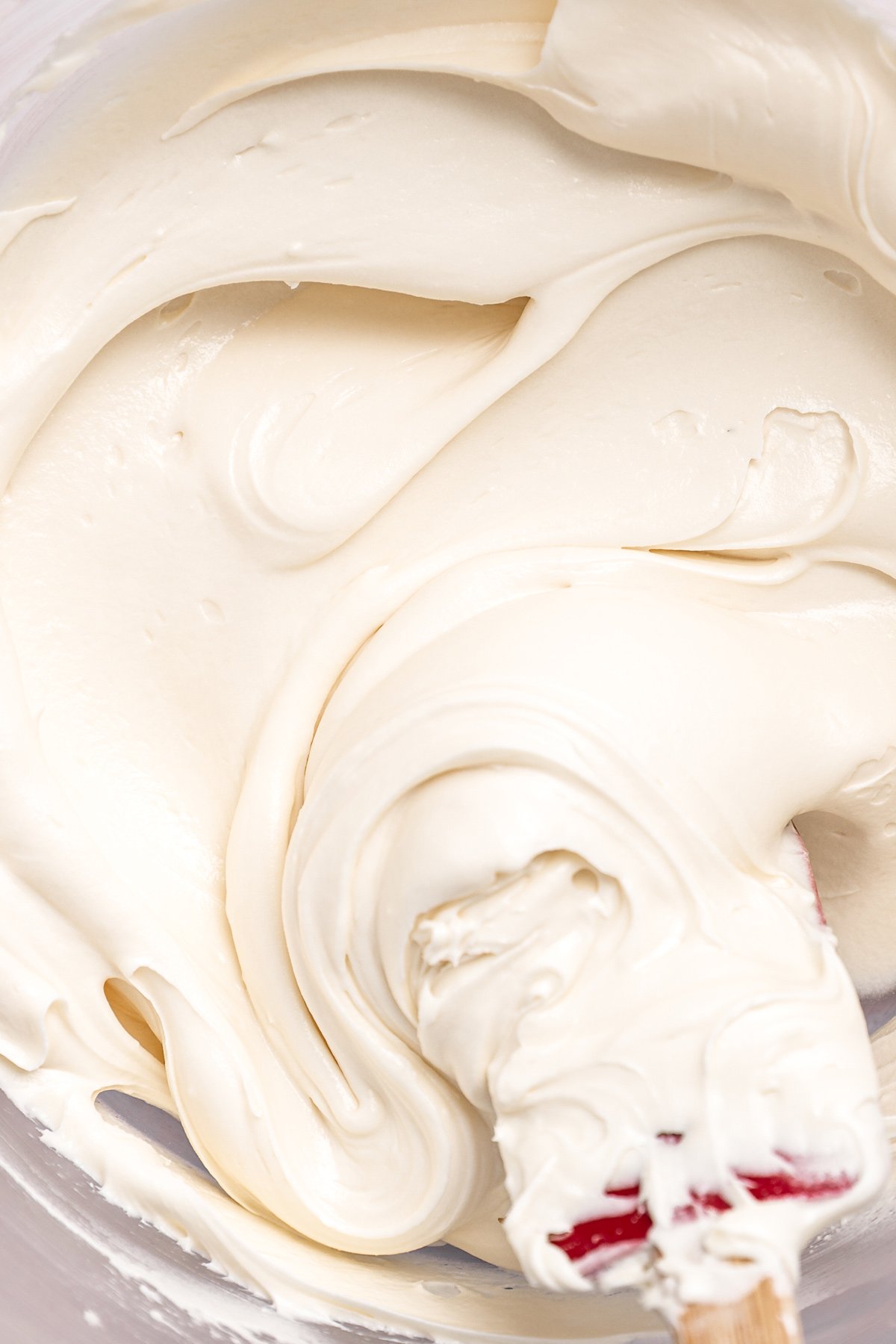 smooth white chocolate buttercream frosting ready to use